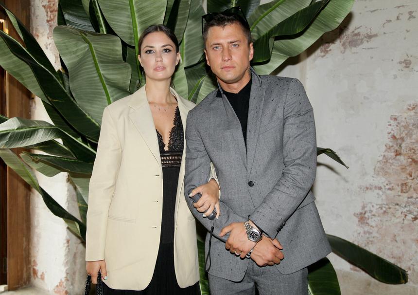 Агата Муцениеце лично приехала в суд, где решат, с кем останутся дети Прилучного