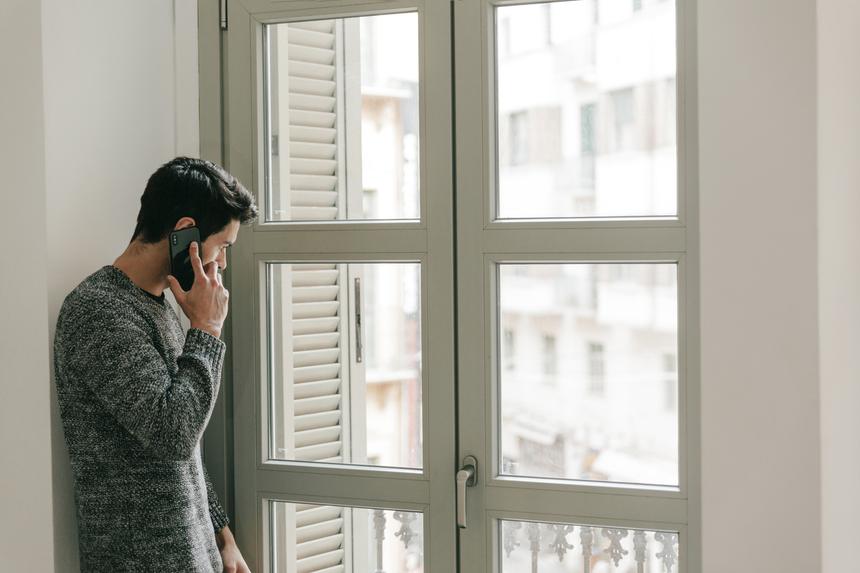 Был добрым, мечтал о карьере: друзья рассказали о жителе Москвы, выбросившем из окна жену и сына