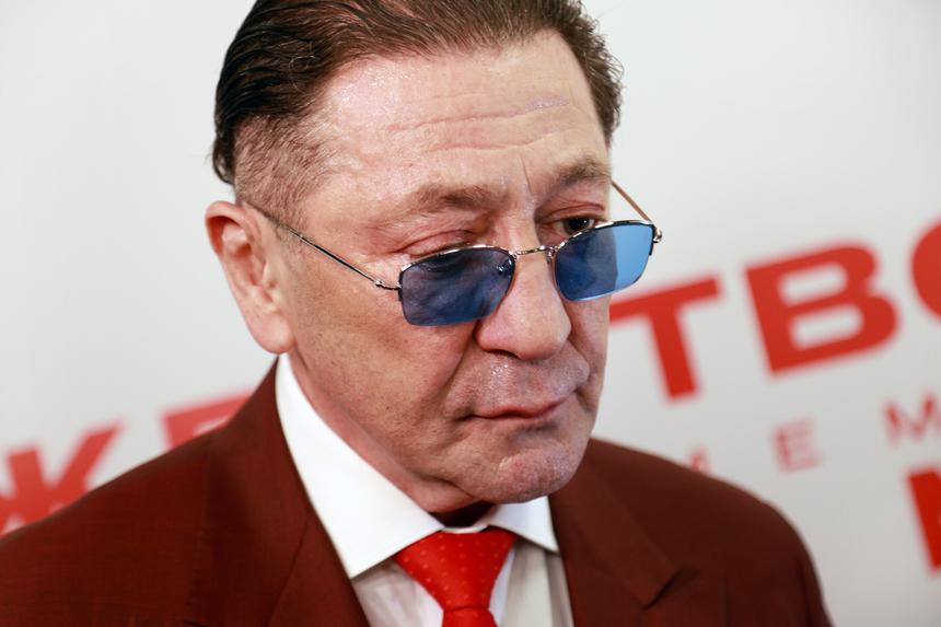 «Видно, что девочка рядом с ним уже скучает»: раскрыты детали романа Лепса с 18-летней Кибой