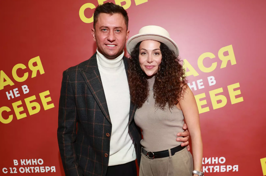 «Заранее подготовил сюрприз»: Прилучный отдыхает с Брутян вместо суда с экс-женой