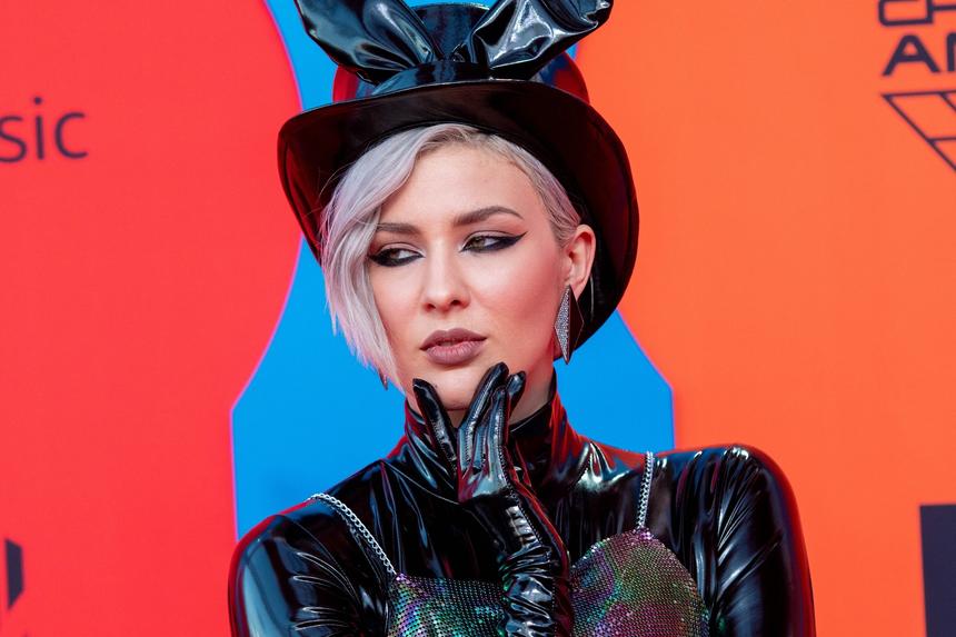 «Красиво ушла с российской сцены»: куда пропала певица MARUV после начала СВО