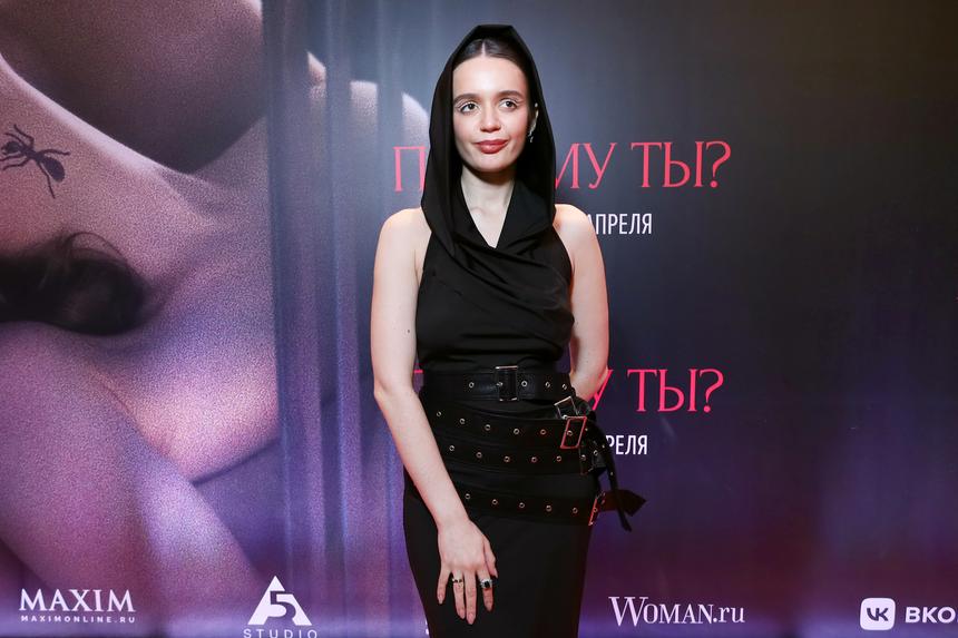 Дочь певицы Славы с мужем покинула Россию