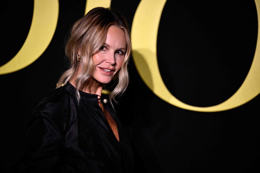 Актриса Эль Макферсон отказалась от традиционных методов лечения рака