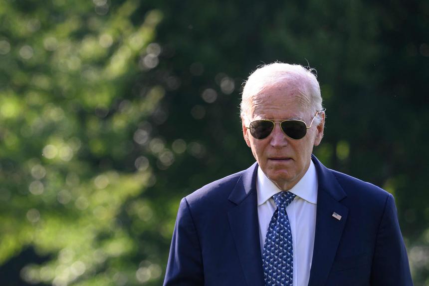 «Слишком опасно»: Джо Байдену запретили подходить к людям