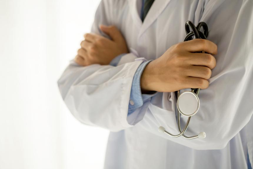 В российском городе у девушки остановилось сердце из-за перепутавшего уколы врача