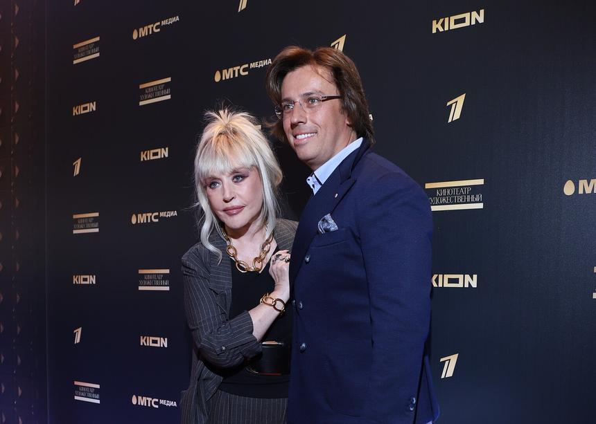 «Что это у нас тут летит»: Максим Галкин* вернулся в Израиль, оставив Аллу Пугачеву с детьми в Латвии