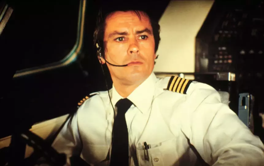 Раскрыты личности людей, которым передали завещание Алена Делона