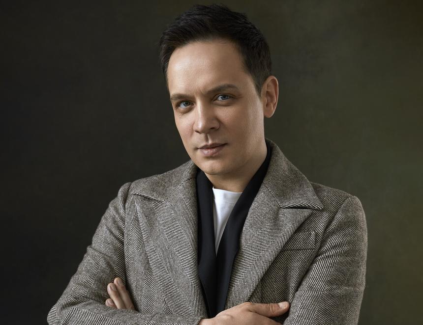 Поездка на СВО, секрет крепкого брака и ревность жены: интервью с Александром Асташенком