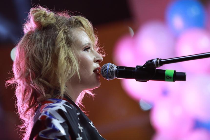 Певица Монеточка* отменила концерт в Казахстане из-за страха попасть в тюрьму