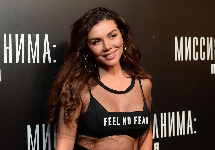 «Сегодня мужчина вывел меня в кино»: объявившая о разводе Анна Седокова отправилась на свидание