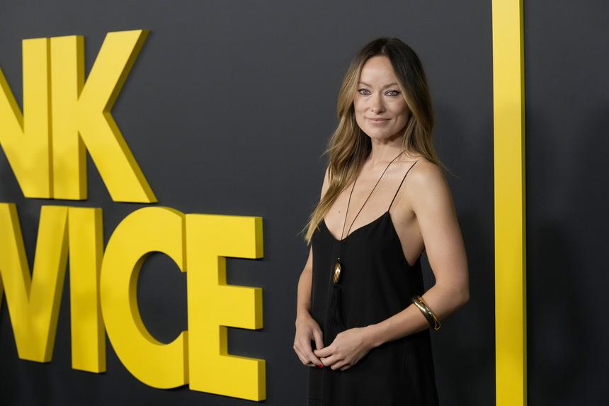 Звезда «Доктора Хауса» вышла в свет в смелом наряде