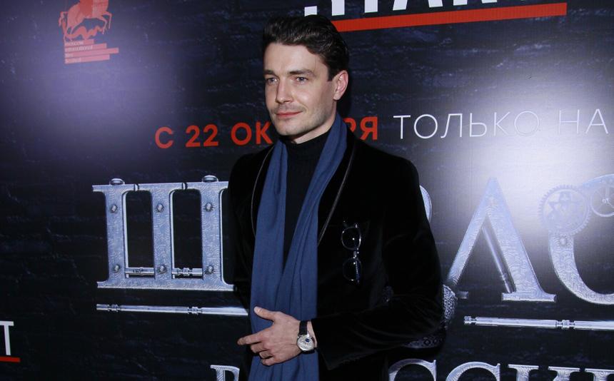 Испанский мачо: актер Максим Матвеев предстал в знойном образе перед гостями фестиваля «Новый сезон»