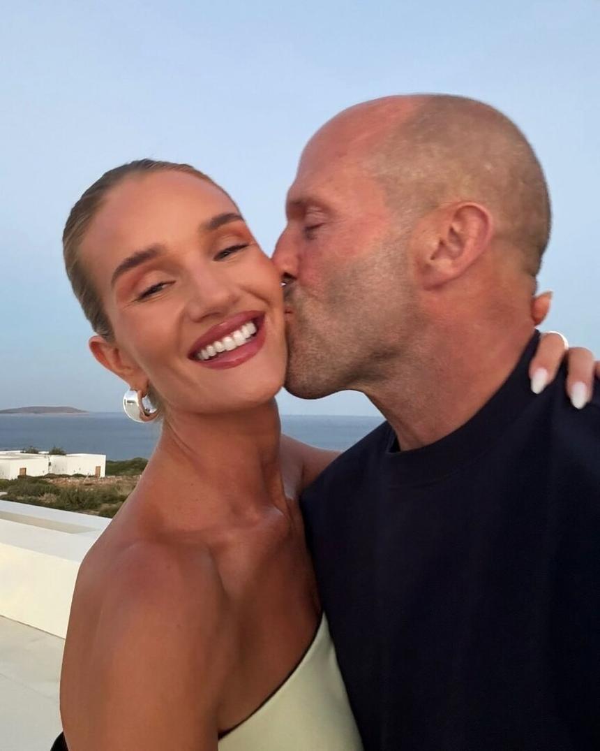 Джейсон Стейтем и Роузи Хантингтон-Уайтли показали редкое романтическое фото