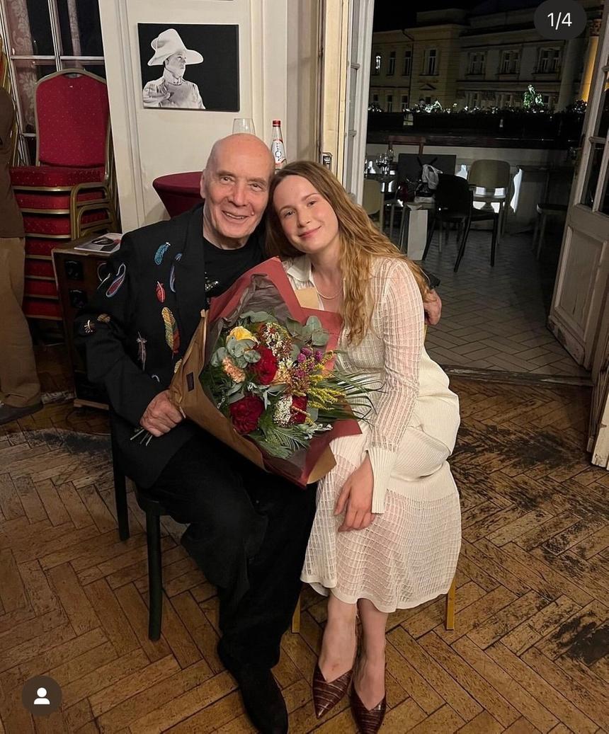 Звезда «Бедной Насти» Филиппенко проводит время с иноагентами после отъезда из РФ