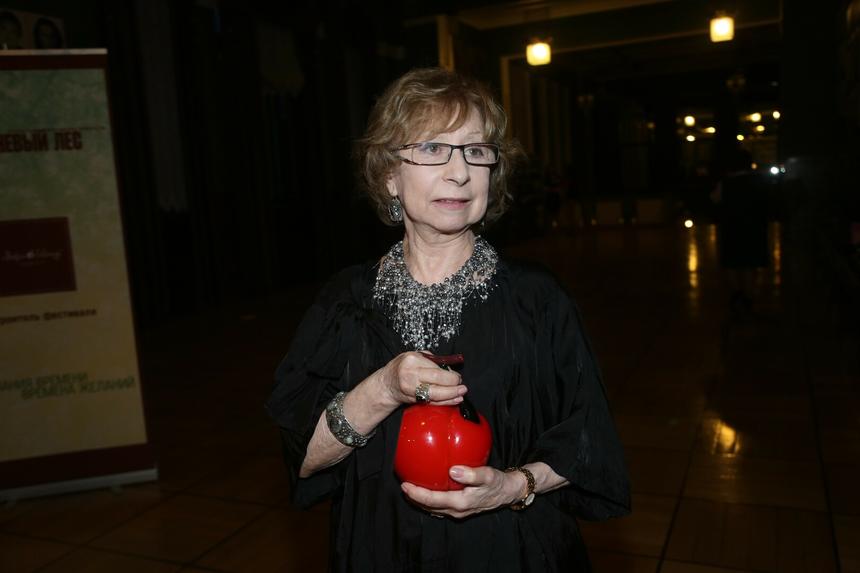 Близкий друг Лии Ахеджаковой прокомментировал слухи о ее возвращении в Россию