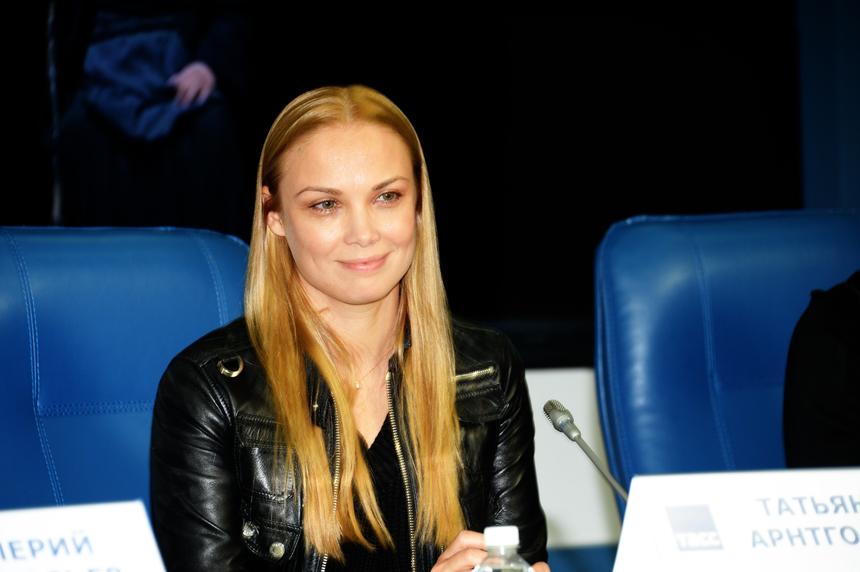 «Нет большего счастья, чем рождение детей»: Татьяна Арнтгольц обратилась к дочери в день ее 15-летия