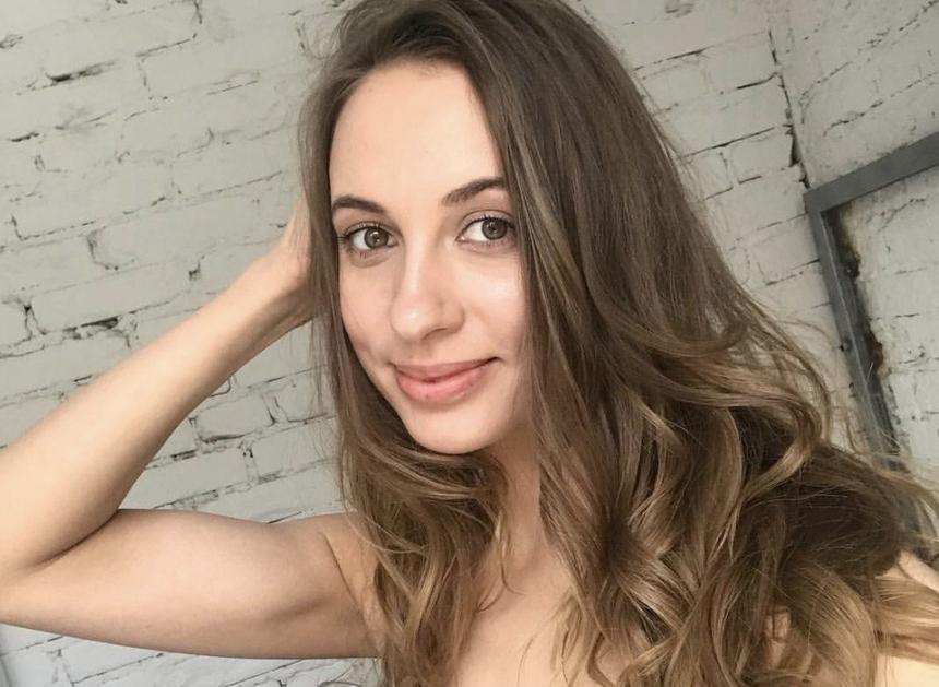 33-летняя юмористка Виктория Складчикова объявила, что тайно вышла замуж