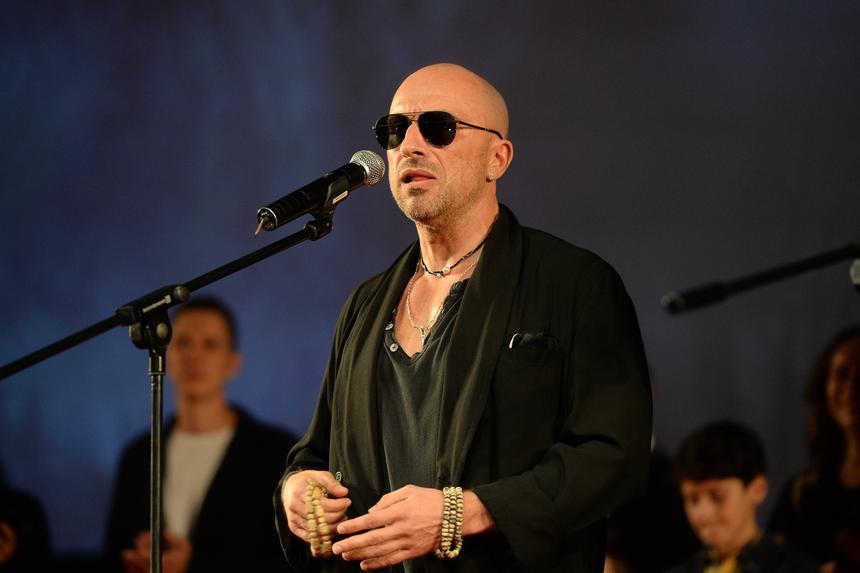 Директор Нагиева рассказала, как себя чувствует артист после травмы ноги