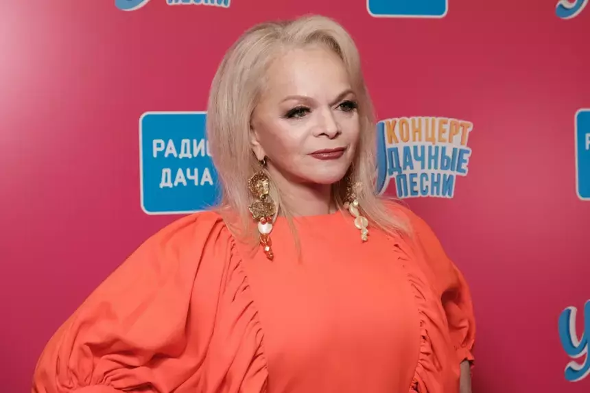 «13 раз заливали лекарства на связки»: Долина сообщила о проблемах с голосом