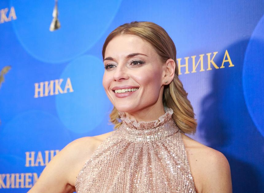 Без макияжа и в халате: Любовь Толкалина показала фото в домашней обстановке