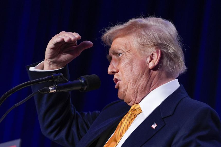 «Надеюсь, она сказала обо мне хорошие вещи»: Дональд Трамп признался, что не читал мемуары жены