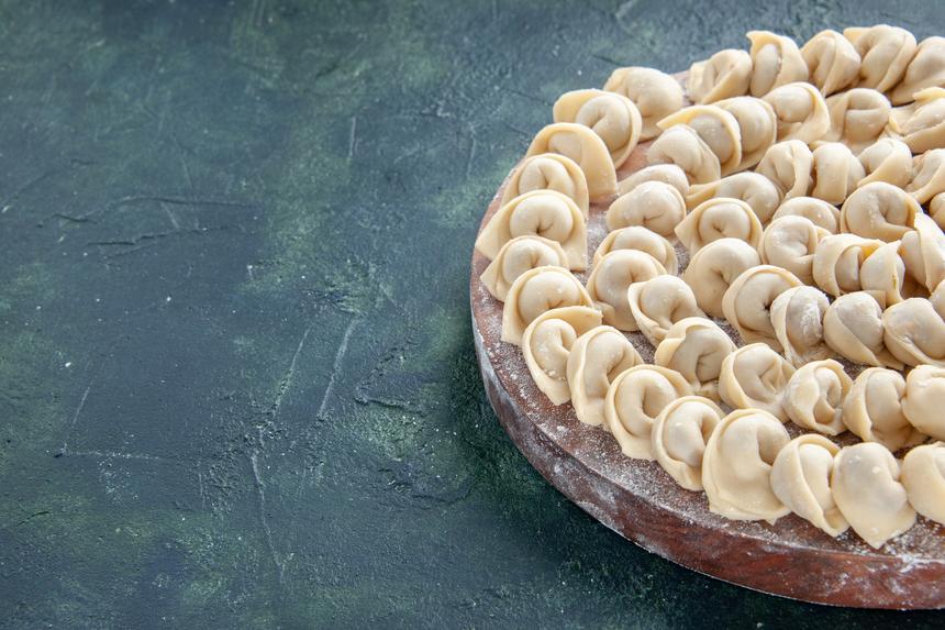 Девочке было 11 лет: третий ребенок из семьи, которая отравилась пельменями и курицей, умер