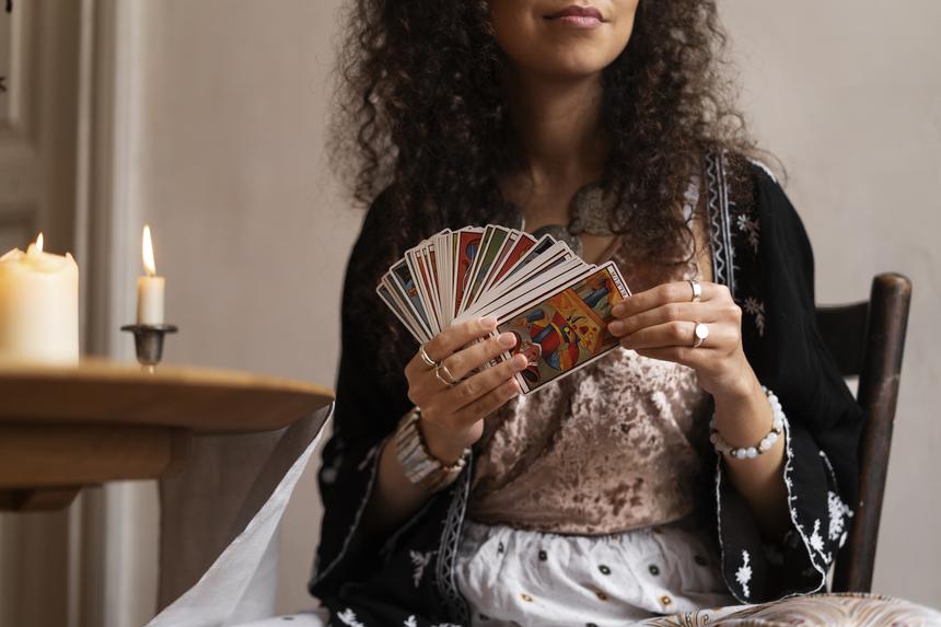 Российская школьница совершила суицид после гадания на картах Таро
