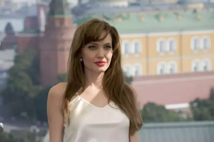 Актриса Анджелина Джоли сообщила, что сделала парные татуировки с детьми