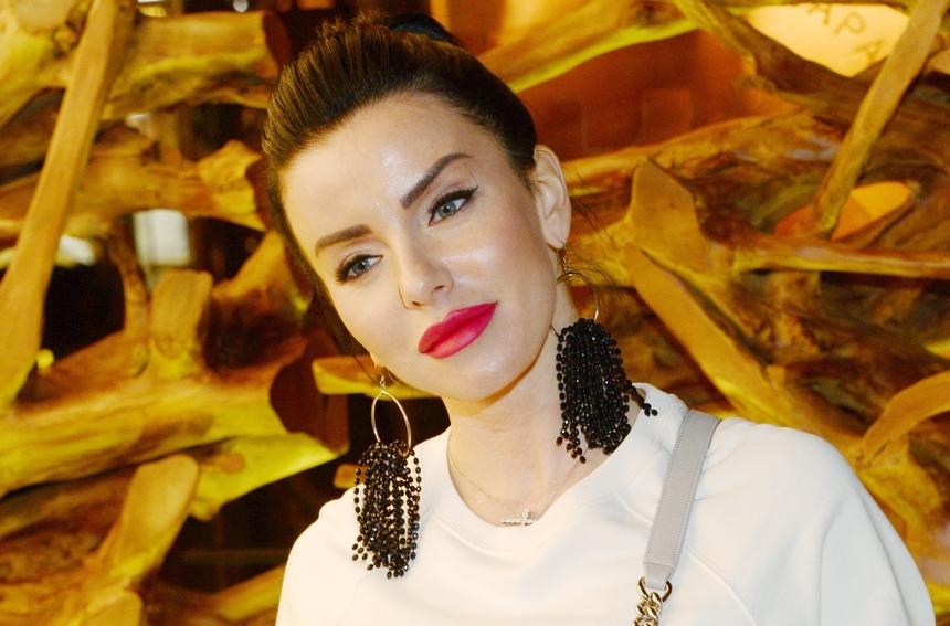 Экс-солистка «Тату» Юлия Волкова снялась с дочкой от телохранителя в ее 20-летие