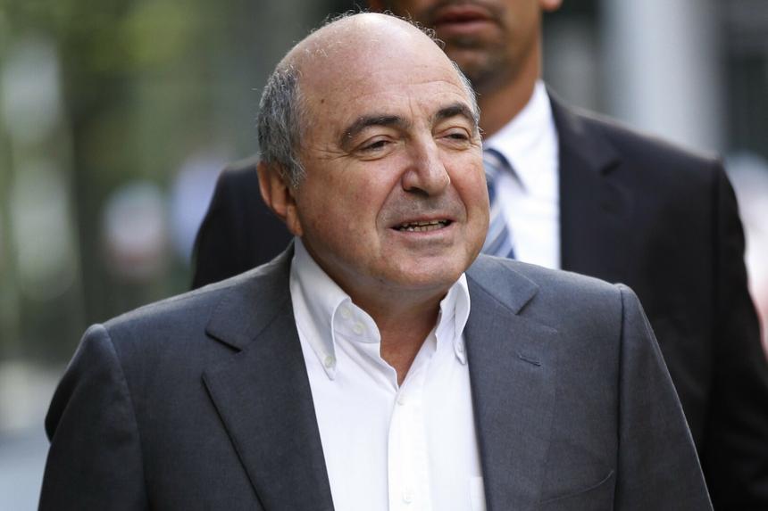 «Занимаюсь благотворительностью для бедных»: последнюю любовницу Березовского пристыдили за фото с отдыха на Таити