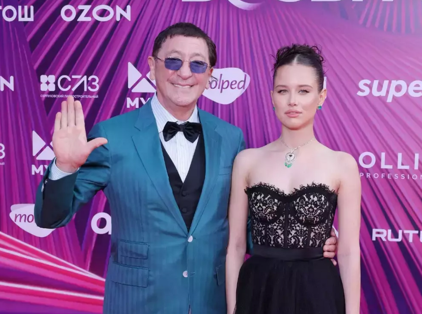 «Лондон, я еду к тебе»: Аврора Киба уехала из России, оставив Лепса в одиночестве