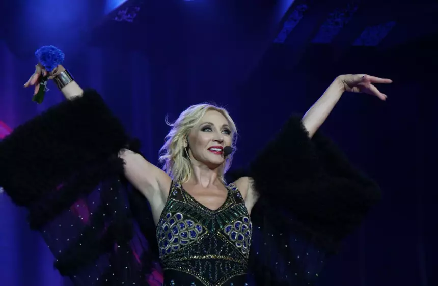 Отказавшаяся приезжать в Россию Орбакайте поет в полупустых залах в США