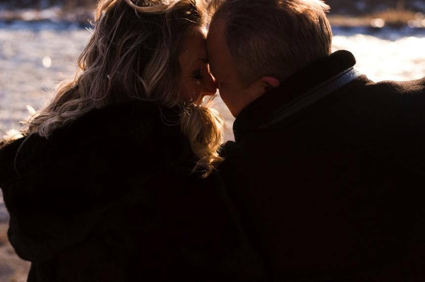 «Я тебя не боюсь»: три истории, как люди с ВИЧ и ментальными расстройствами нашли партнеров