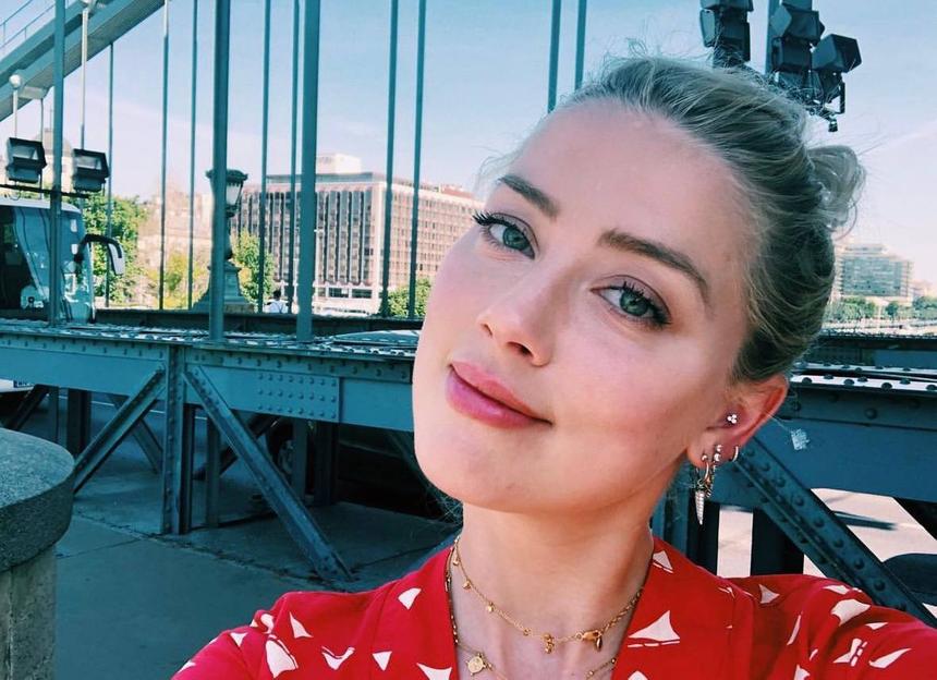 Эмбер Херд впервые за долгое время появилась на публике с дочерью от сурмамы