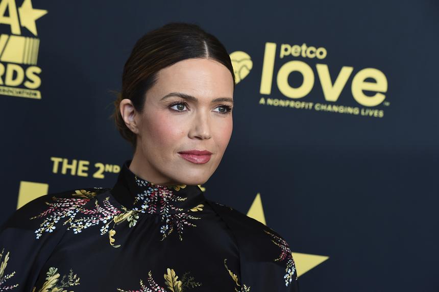 Звезда фильма «Спеши любить» стала матерью в третий раз