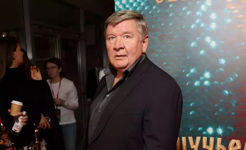 «Очень люблю тебя, папа»: сын Романа Мадянова расплакался во время прощальной речи у гроба отца