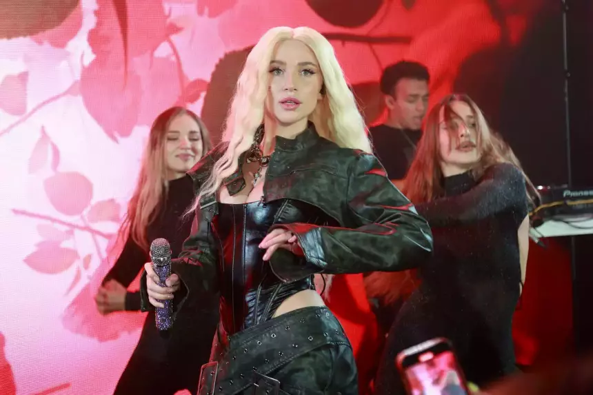 Потеряла половину дохода: Mya Boyka после скандала снизила гонорар за корпоративы до 2,2 млн рублей