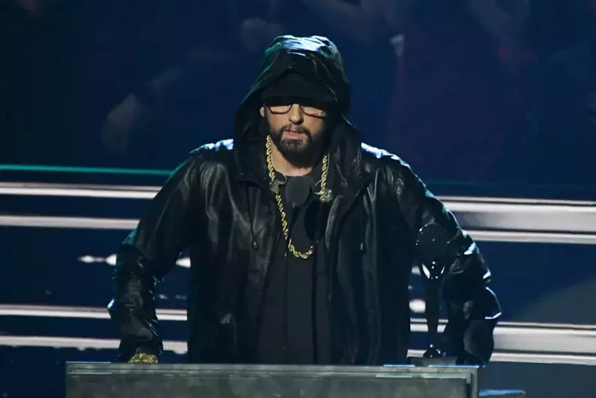 Рэпер Эминем станет дедушкой