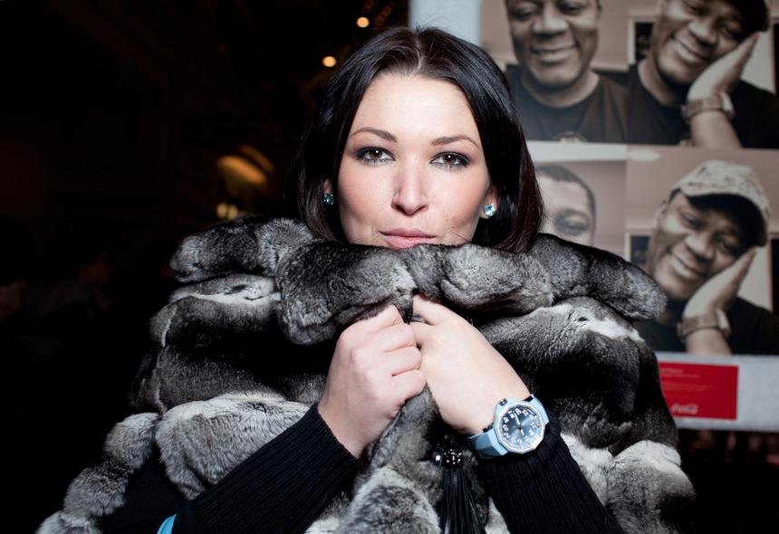 «Подарил кольцо. Буду свекровью и бабушкой»: Ирина Дубцова намекнула на свадьбу 18-летнего сына