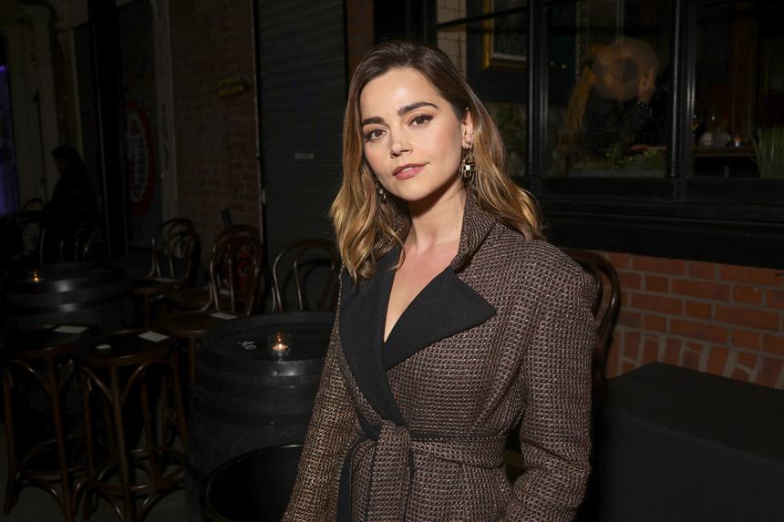 Заметили на прогулке: бывшая возлюбленная принца Гарри Дженна Коулман впервые стала мамой