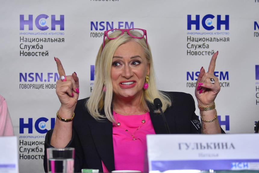 Разразилась рыданиями: как фанатка Гулькиной представилась ее дочерью