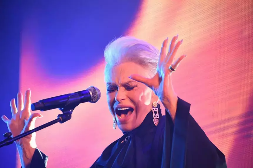 В Санкт-Петербурге отменили концерт Ирины Понаровской из-за смерти сына