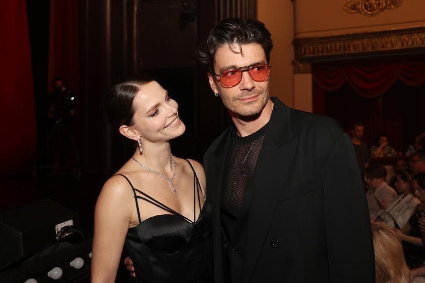 «Богемно и артистично»: дизайнер посоветовала россиянам брать пример с Максима Матвеева