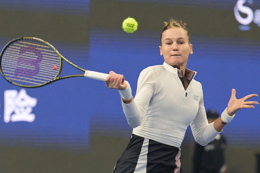 Попросила заткнуться: российская теннисистка публично назвала своего мужа ослом на турнире в Китае