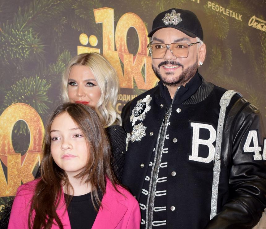 12-летняя дочь Киркорова начала зарабатывать в Сети после публикации пародий на отца