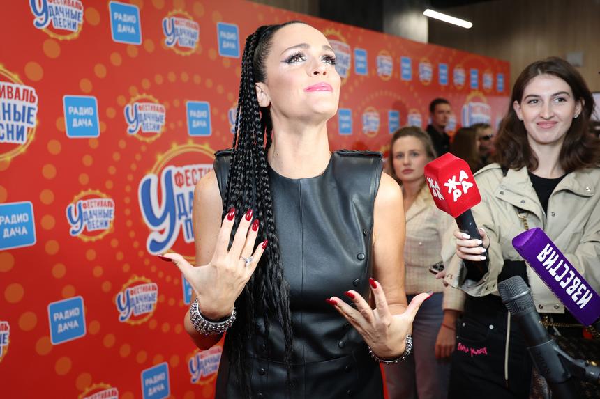 Певица Слава пожаловалась на отмену концерта в Махачкале и попала на свадьбу