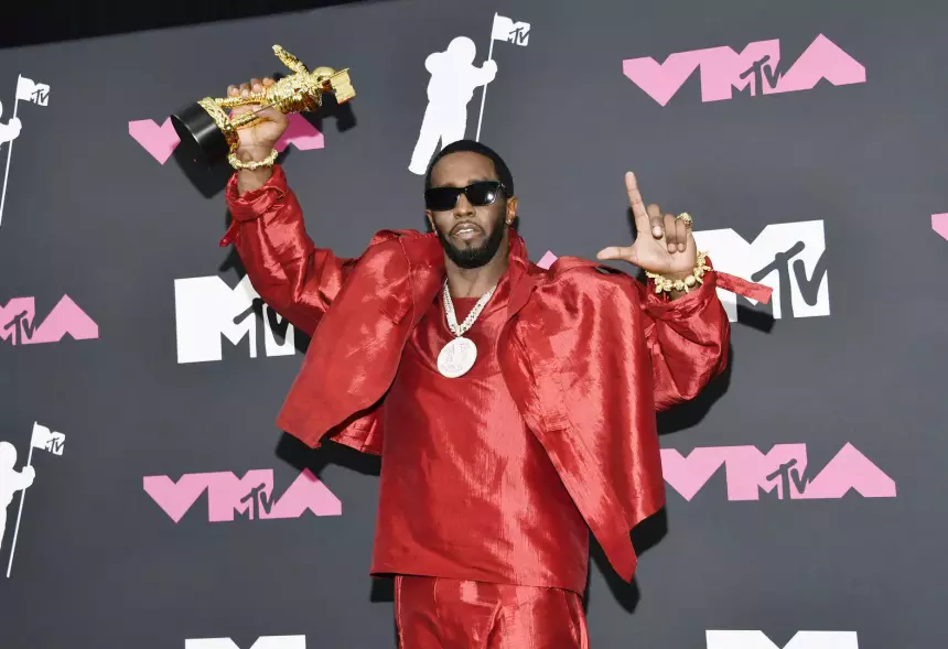 18-летняя дочь P.Diddy впервые отреагировала на проклятия, которые получает из-за скандала вокруг отца