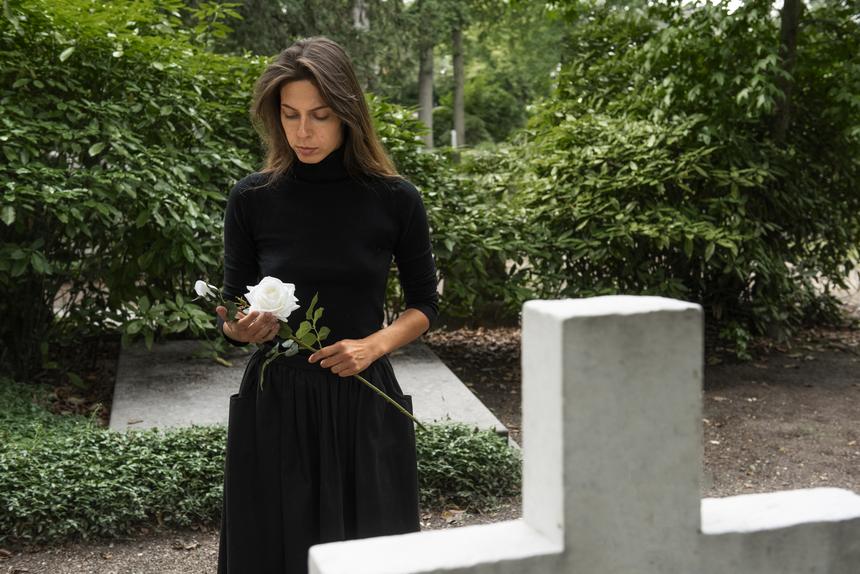 Артистке дважды удалось победить рак: Майра Гомес Кемп умерла, поскользнувшись в спальне