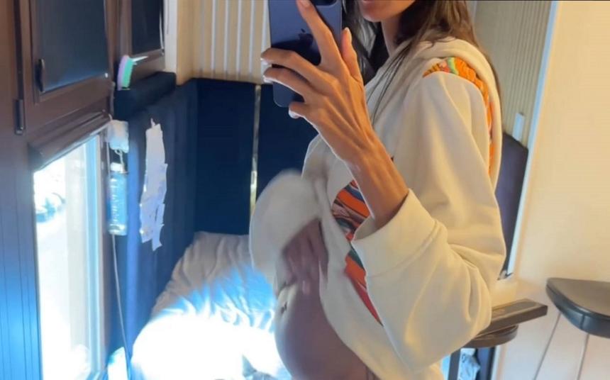 Алана Мамаева отреагировала на слухи о беременности, показав округлившийся живот