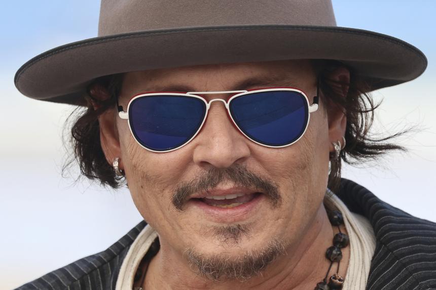 Почему с возрастом улыбка Джонни Деппа испортилась: разбор стоматолога Элины Макаревич